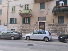Apartments with a parking space Split - 23492